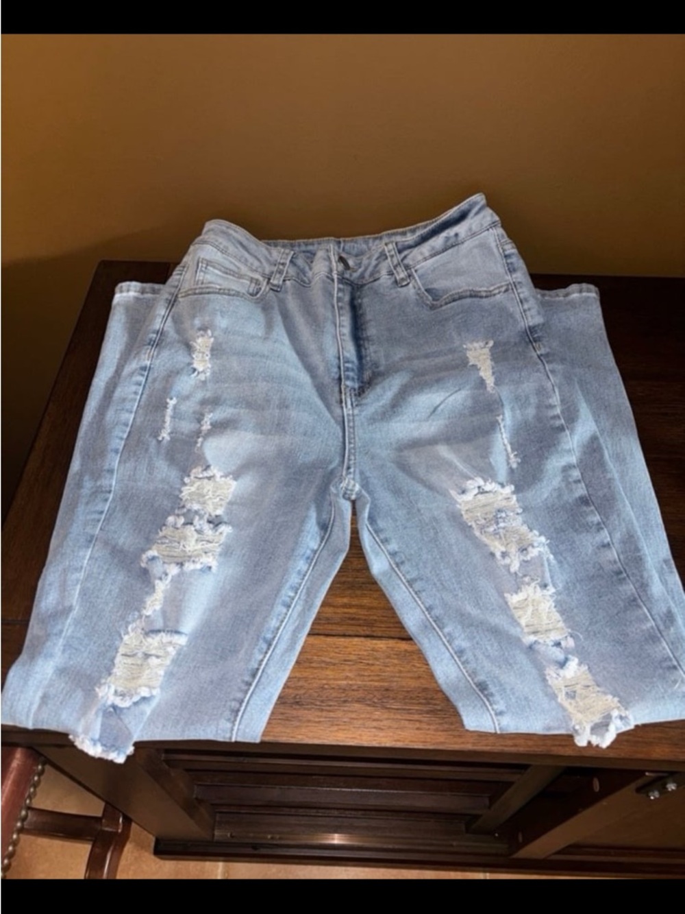 Women’s Light Blue Distressed Straight Leg Jeans brand new